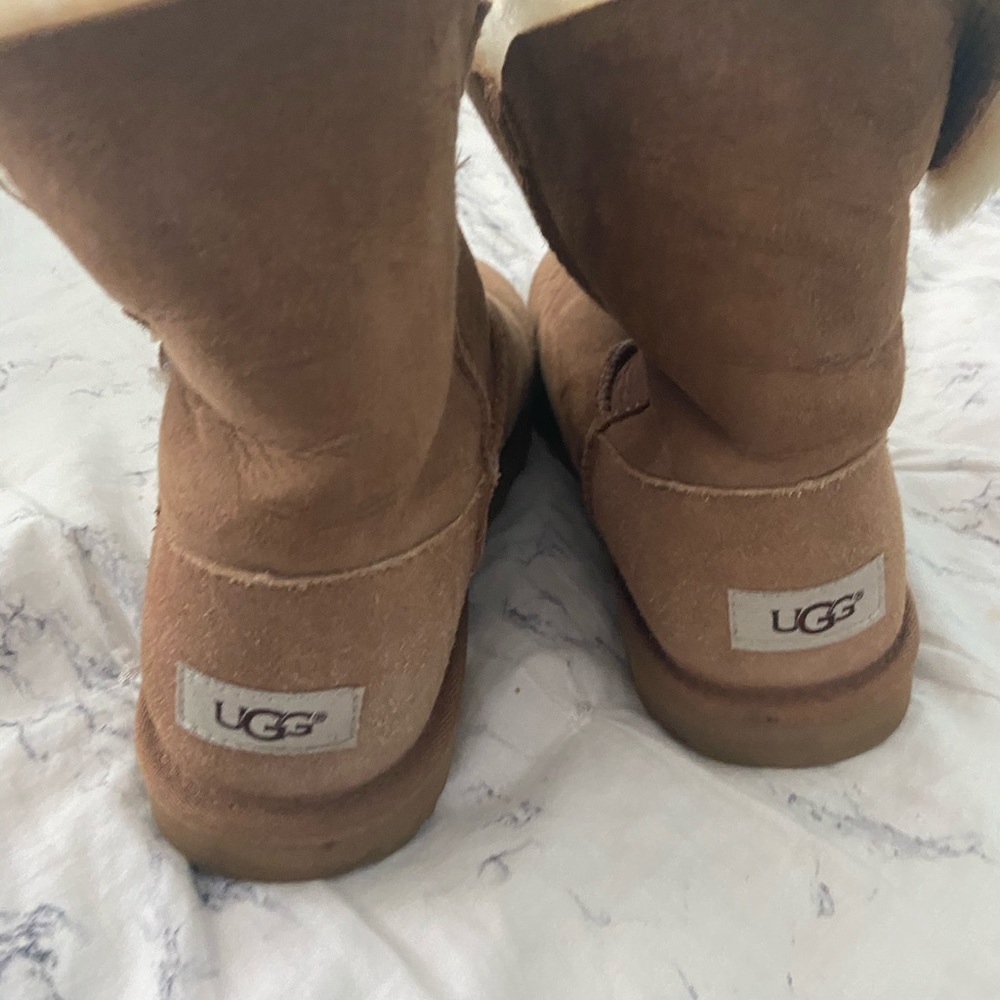 Uggs Bailey Button - image 3